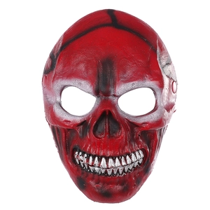 Vue de face d'un masque de crâne rouge avec dents argentées et effet de sang