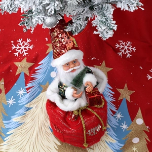 Detalle de Papá Noel de peluche en bolsa de lentejuelas con árbol y caja de regalo