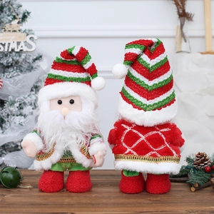 Poupées de gnomes de Noël en peluche à rayures rouges et vertes sur bois massif