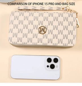 Confronto dimensioni tra portafoglio beige con doppia cerniera e un telefono cellulare