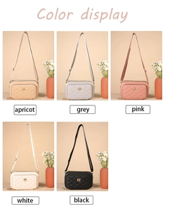 Sac bandoulière matelassé à motif cœur en coloris abricot, gris, rose, blanc et noir