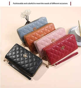 Pochettes en similicuir matelassé avec couronne dorée en plusieurs couleurs