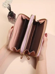 Pochette rose à double fermeture éclair avec broderie et compartiments internes