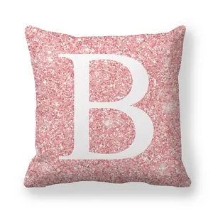 Housse de coussin carrée rose pailletée avec impression de la lettre B blanche