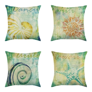 Set di quattro federe per cuscini a tema marino con stampe di stelle marine e conchiglie