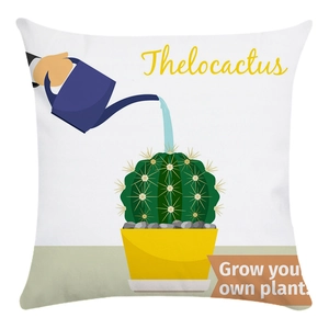 Dettaglio della federa morbida con illustrazione di cactus e scritta Grow your own plant
