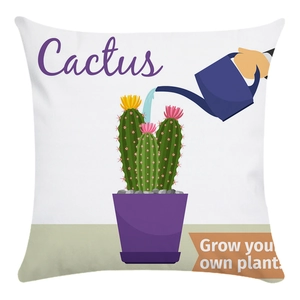 Dettaglio della federa quadrata morbida con stampa di cactus e testo sulle piante
