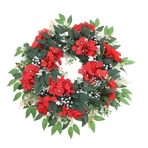 Couronne de printemps artificielle avec hortensias rouges vifs et feuillage vert mélangé