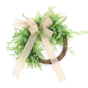 Ghirlanda di verde artificiale con fiocco di iuta per decorazione porta di casa