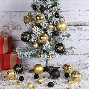 Set di ornamenti per albero di Natale con palle oro e nere, fiocchi e stelle