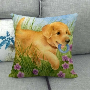 Fodera per cuscino in lino con cucciolo di Golden Retriever su un divano in tessuto grigio
