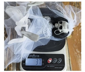Leichte Halloween-Skelett-Braut-Hängedekoration mit einem Gewicht von etwa 37 Gramm
