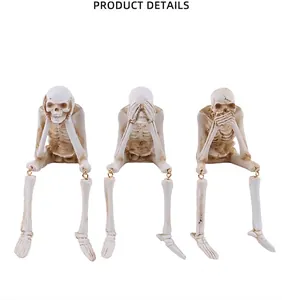 Trois figurines de squelettes dans les poses ne rien voir, ne rien entendre, ne rien dire