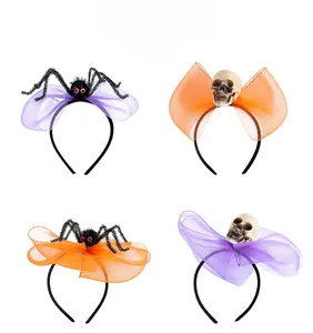 Détails de quatre serre-têtes d'Halloween avec nœuds en résille, araignées et crânes