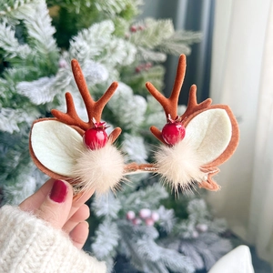 Barrettes à cheveux rennes de Noël mignonnes avec pompons blancs et baies rouges