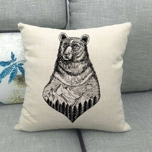 Dettaglio della fodera in lino con silhouette di orso e paesaggio di foresta