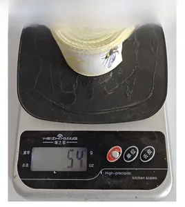 Detailansicht der bedruckten Jutebandrolle mit Bienenmotiv und 54g Gewichtsangabe