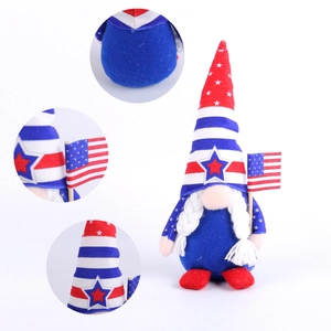 Gnomo patriótico del 4 de julio con bandera de EE. UU. y gorro de barras y estrellas