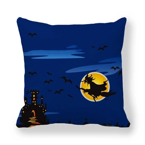 Housse de coussin Halloween bleue avec sorcière volante, chauves-souris et château