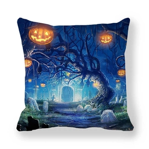 Détail de la taie d'oreiller Halloween avec citrouilles lumineuses et forêt hantée
