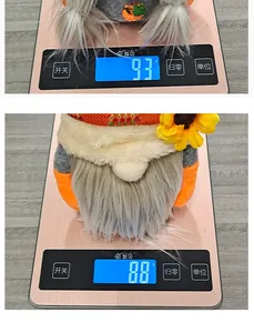 Mesure du poids pour gnome en peluche d'automne avec détails citrouille et tournesol