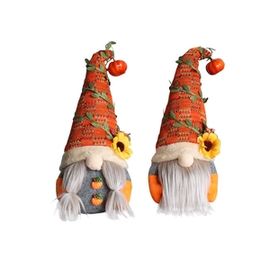 Gnomes d'automne avec tournesols et citrouilles pour décoration de fête des récoltes