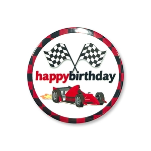 Badge d'anniversaire course de 58mm avec voiture rouge et drapeaux sur fond blanc