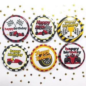 Lot de 6 badges d'anniversaire thème course automobile avec drapeaux et trophées