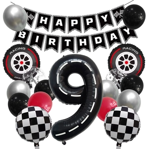 Kit déco 9e anniversaire course automobile avec drapeaux damiers et ballons pneus