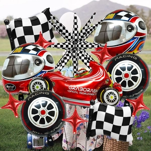 Race thema ballonset met rode motor, helmen, banden en zwart-wit geblokte vlaggen