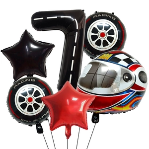 Set de fête de course avec ballon numéro 7 style route et décor de casque de course