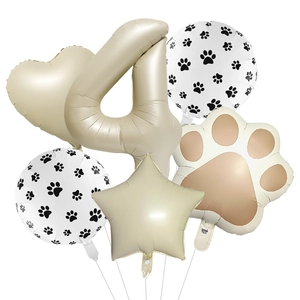 Détail du lot de 6 ballons patte de chien avec numéro 4, cœur, étoile et empreintes