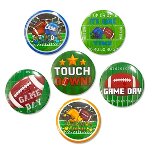 Detalle de chapas de hojalata de fútbol americano con eslóganes de día de partido y touchdown