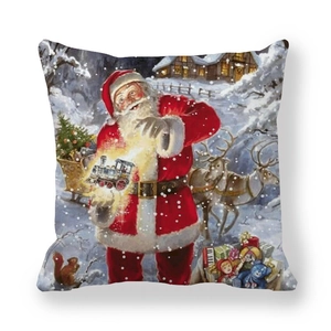 Détail de l'illustration du Père Noël sur une housse de coussin carrée en peau de pêche