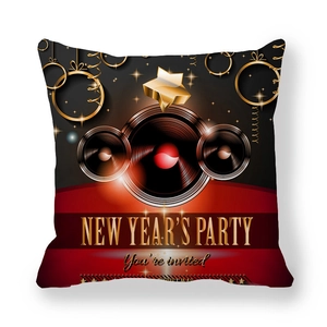 Detail eines Kissenbezugs mit New Year's Party-Druck und weicher Stoffstruktur