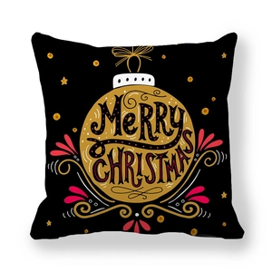 Detailansicht des Kissenbezugs mit goldenem Weihnachtsaufdruck auf schwarzem Stoff