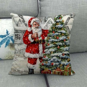 Detalle de funda de cojín navideña de lino con Papá Noel sobre un sofá gris