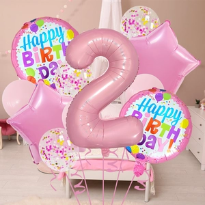 Ensemble détaillé de ballon rose chiffre 2 avec ballons étoiles et confettis pour anniversaire