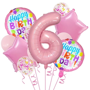 Détail du ballon chiffre 6 rose avec motifs Happy Birthday et ballons à paillettes
