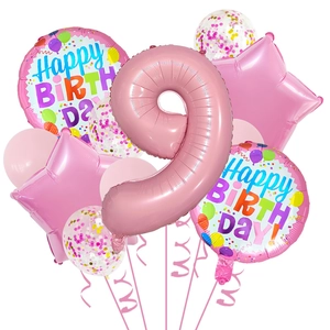 Détail du kit ballon chiffre 9 rose avec étoiles et ballons latex à confettis