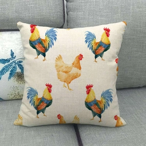 Texture détaillée de la housse de coussin en lin avec motif réaliste de coq et poule