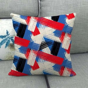 Détail de la housse de coussin géométrique en lin texturé sur un canapé gris moderne
