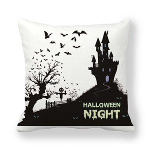 Federa per cuscino Halloween con silhouette di castello spettrale e pipistrelli su bianco