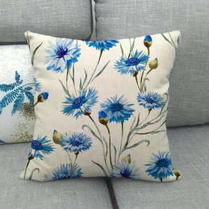 Housse de coussin carrée en lin avec motif floral de bleuets sur tissu beige