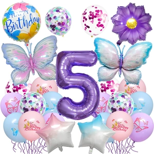 Ensemble détaillé de ballons 5e anniversaire avec chiffre 5 violet et ballons papillon