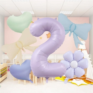 Set de globos número 2 lila pastel con corazones y lazos para fiestas infantiles