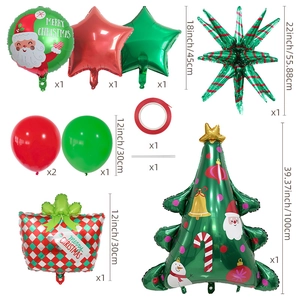 Mise à plat du kit ballons Noël avec Père Noël, sapin, étoiles et ballons en latex