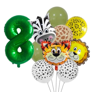 Détail du kit de ballons jungle avec chiffre 8 vert et ballons animaux pour fête