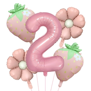 Kit de cinq ballons fraise pour fête de 2e anniversaire avec marguerite et chiffre deux
