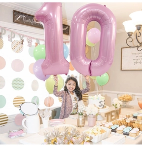 Detail von 40-Zoll pinkfarbenem Ballon Set Nummer 10 mit Makronen Partydeko